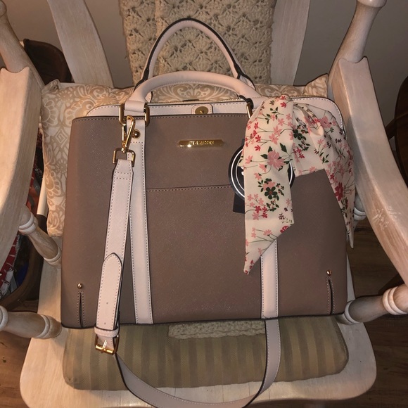 Steve Madden Handbags - 🌸 NWT Steve Madden purse 🌸